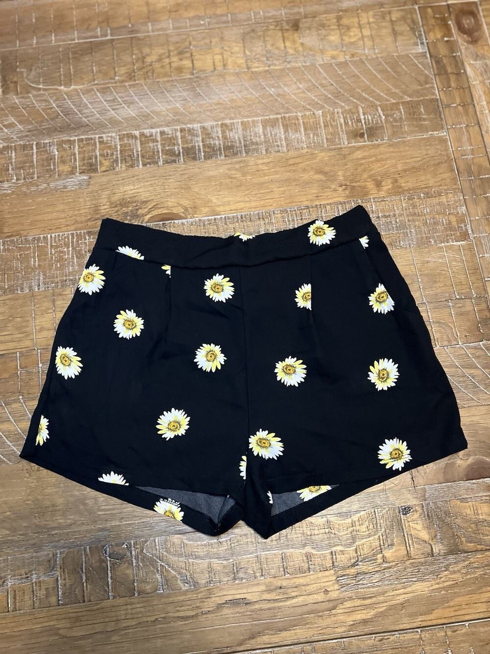 Black Floral High Waist Women’s Shorts Size Large Made In USA Sunflowers Casual